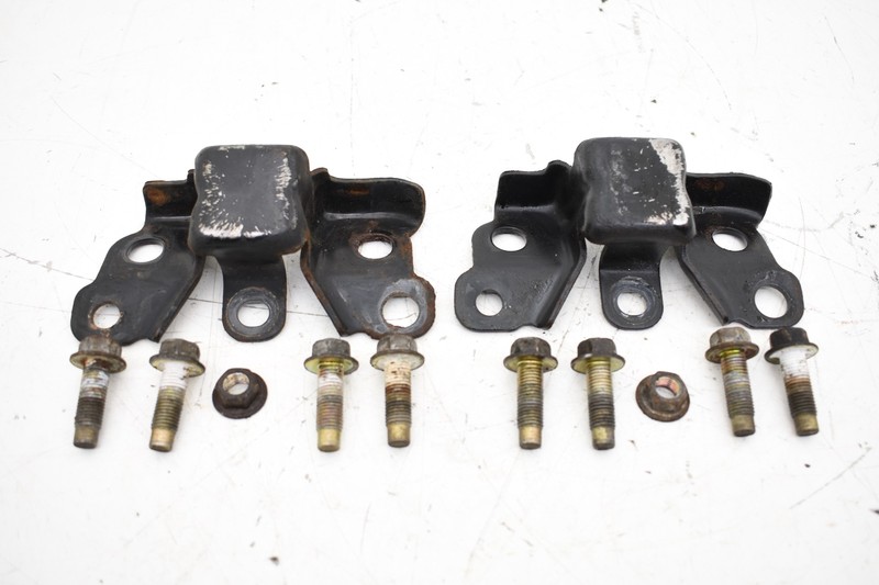 2006 Nissan 350Z Front Upper Sway Bar Mounting Brackets Pair Set OEM KW38