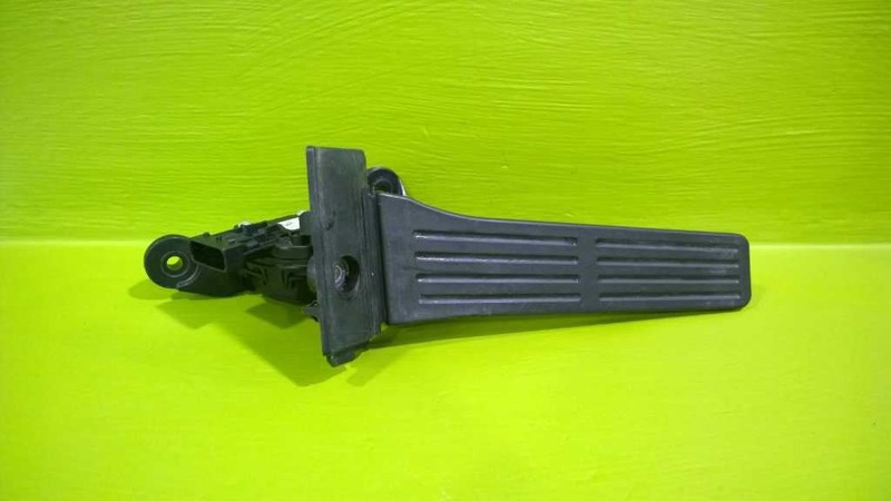 12 VELOSTER GAS ACCELERATOR PEDAL OEM 3676-12