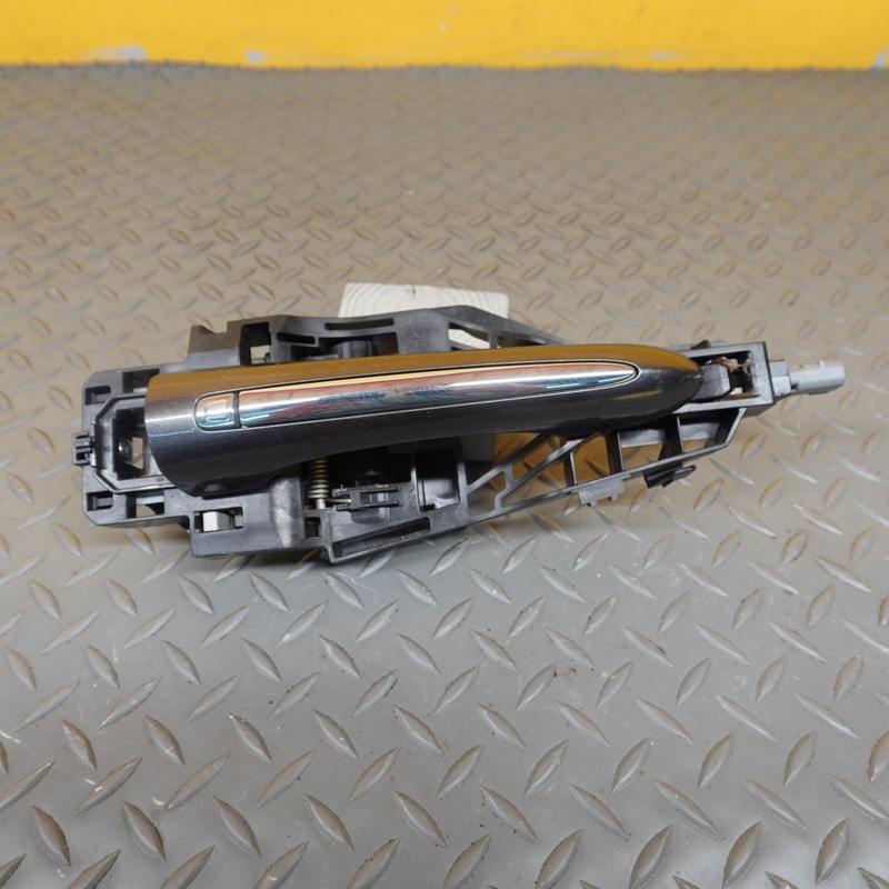 2017-2025 CHRYSLER PACIFICA RIGHT SIDE FRONT DOOR HANDLE WITH BRACKET 68230678AG