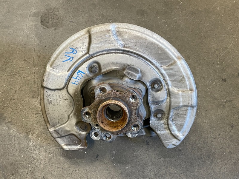 17-19 BMW G30 540i 530i Rear Right Passenger Spindle Knuckle Hub RWD 1649 OEM