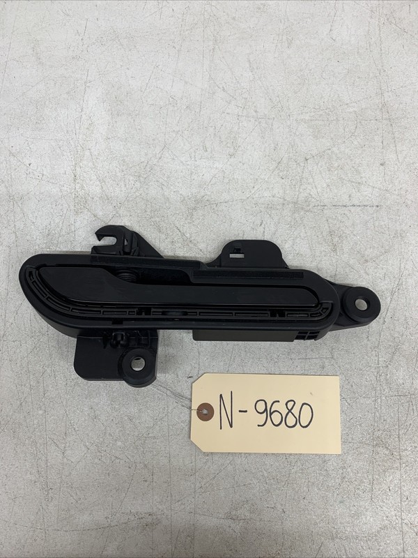 TESLA MODEL Y FRONT RH PASSENGER SIDE EXTERIOR DOOR HANDLE 1528115-00-D 9680 B41