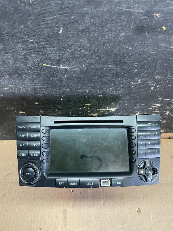 2003-2006 Mercedes Benz W211 E350 E500 Radio Screen Navigation Display AB3040 DG