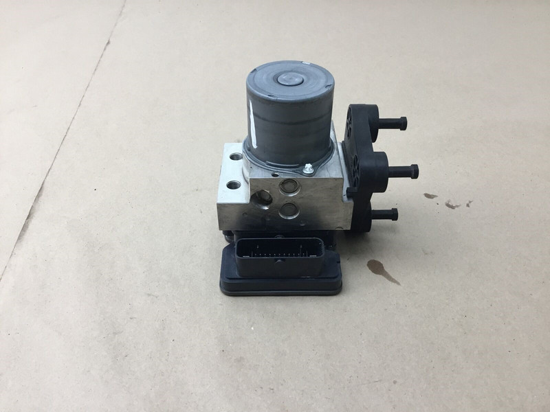 Mercedes C63 S W205 2015 ABS Anti Lock Brake Pump Module 15-20 :A