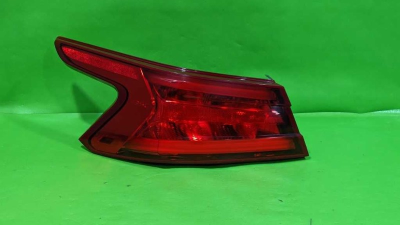 16 17 18 MAXIMA DRIVER LEFT TAILLIGHT LAMP OEM 4599-38
