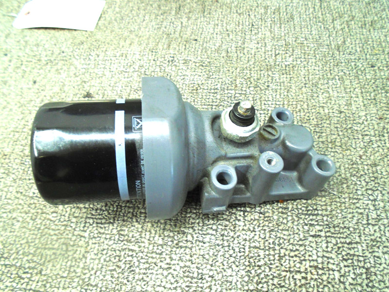 Suzuki 4 Stroke Outboard OIL FILTER ADAPTER CASE 16531-98L00 DF 300 325 350 Hp