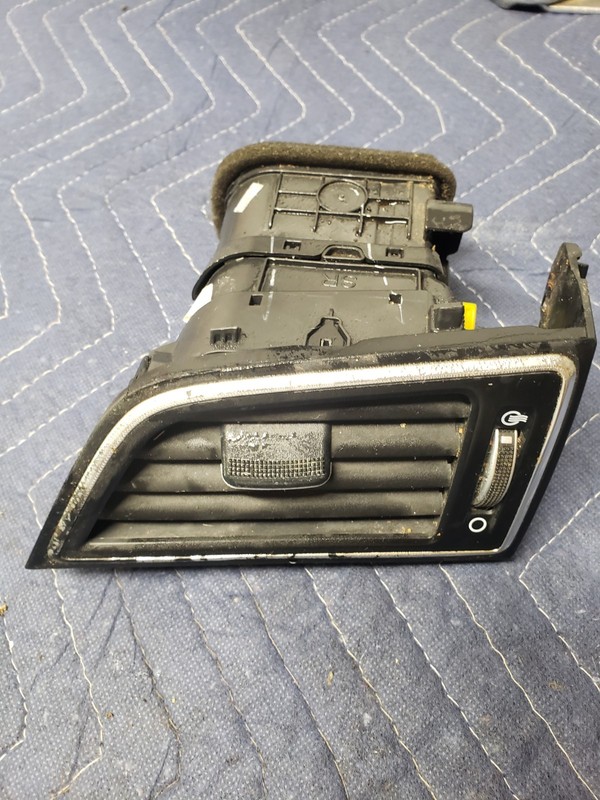 2017-2018 Hyundai Elantra Right Front AC Vent OEM