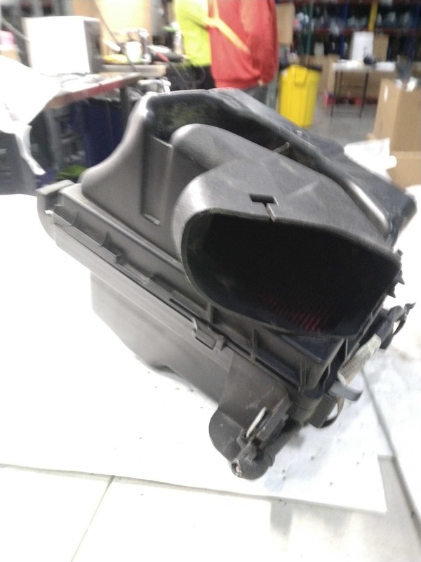 2015 Nissan JUKE OEM Air Cleaner Assembly, Used, 1.6L, 97K Miles, Red