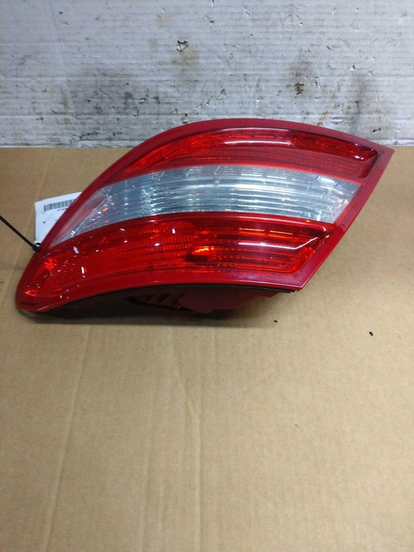 Used Right Tail Light Assembly fits: 2010 Mercedes-benz Mercedes c-class 204 Typ
