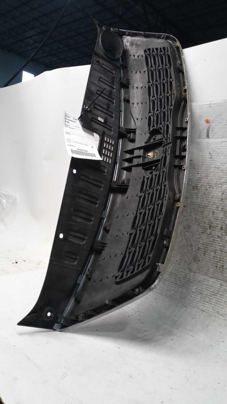 2015 KIA SORENTO Grille OEM White Upper Mesh 863501U500 4DR SUV Used