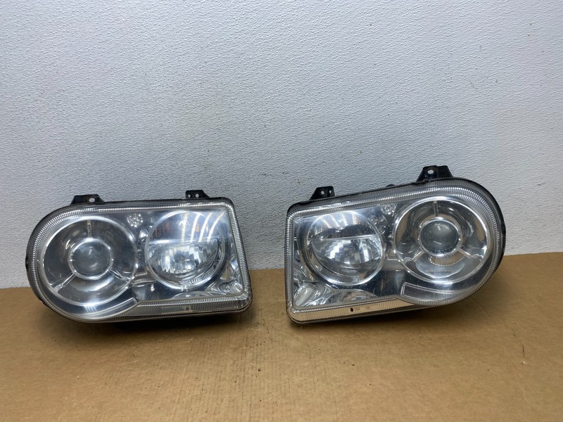 2005 to 2010 Chrysler 300C Left+Right Side Halogen Headlights AD4543 DW