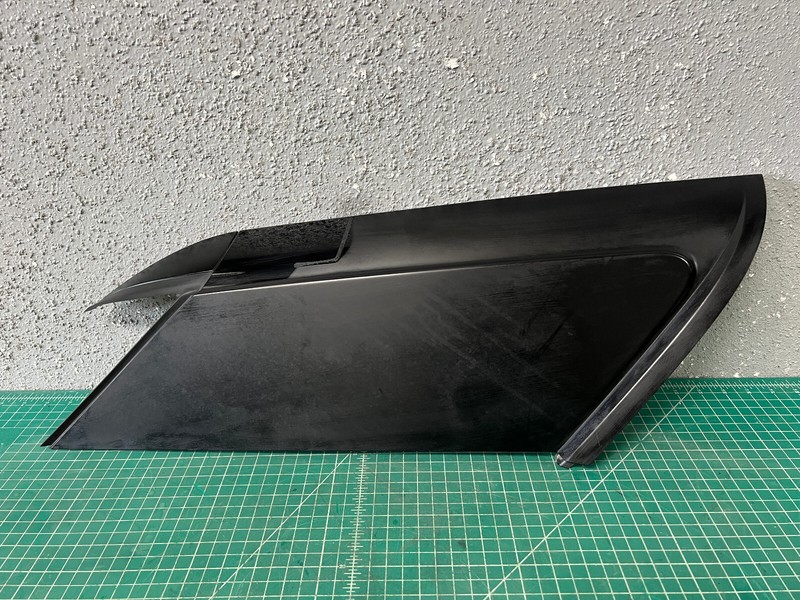 14-22 Range Rover L494 REAR LEFT QUARTER D-PILLAR MOLDING TRIM PANEL OEM