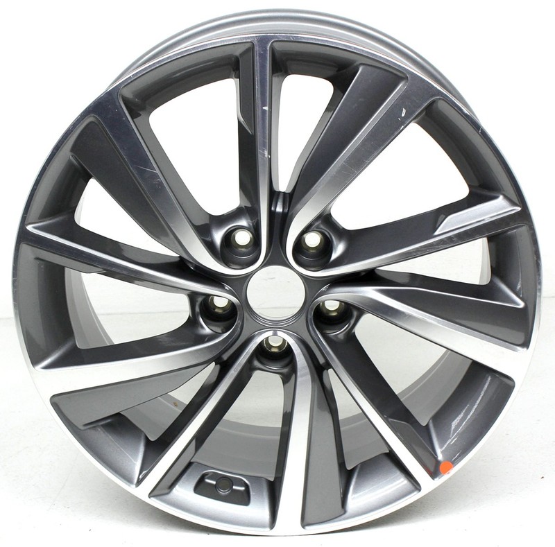 OEM 18 Inch Wheel For Hyundai Santa Fe SWB 52910-S2210 Scratches, Marks
