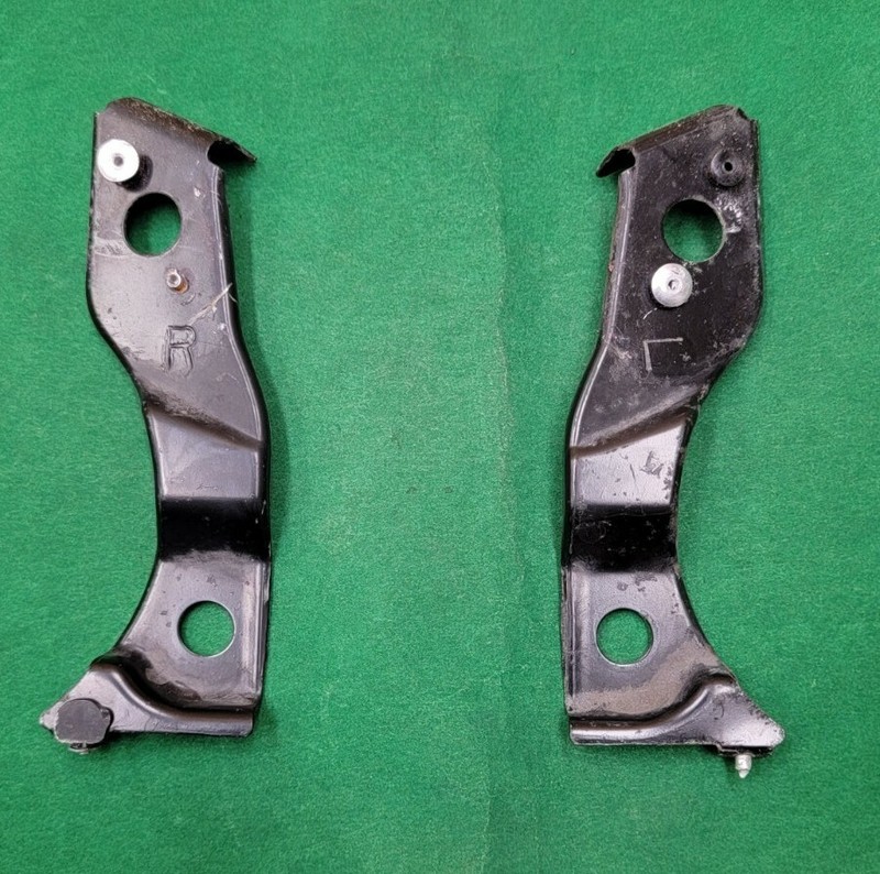 2017 - 2018 Hyundai Santa Fe Sport Front RH & LH Upper Inner Bumper Bracket OEM