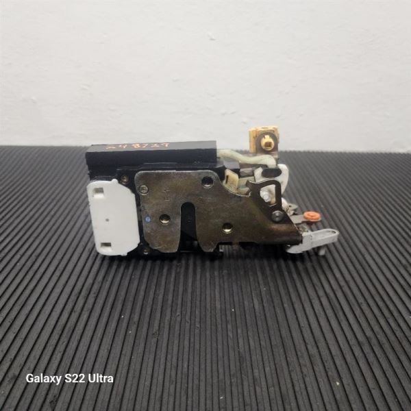 00-06 Chevrolet Tahoe Rear Right Passenger Power Lock Actuator OEM 15110650