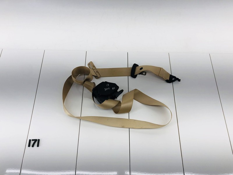 13-18 BMW 320I F30 REAR CENTER 2ND SECOND ROW SEAT BELT TENSIONER OEM