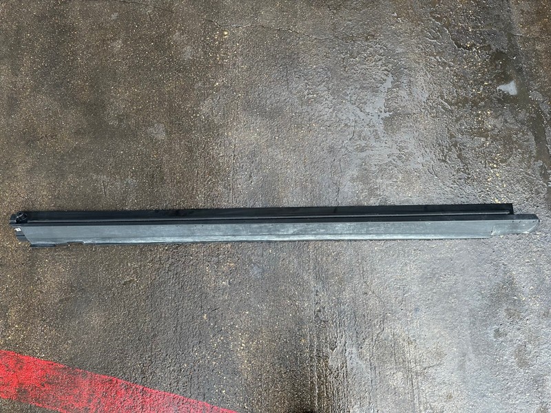 19-23 Cadillac XT4 - RIGHT SKIRT ROCKER PANEL COVER MOLDING OEM