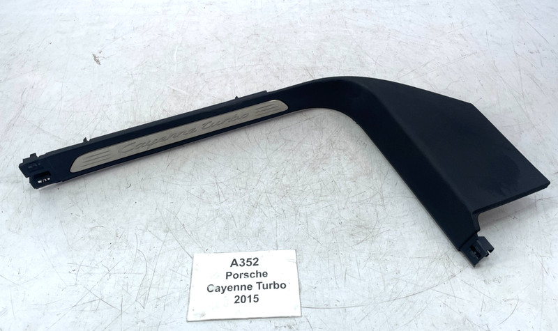 ✅ 11-18 OEM Porsche Cayenne Turbo 958 Front Right Door Sill Scuff Plate Trim
