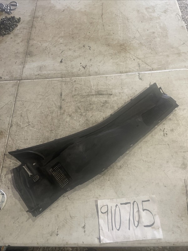 95-00 Lexus LS400 Front Windshield Cowl Panel Trim Cover 5578150050 OEM
