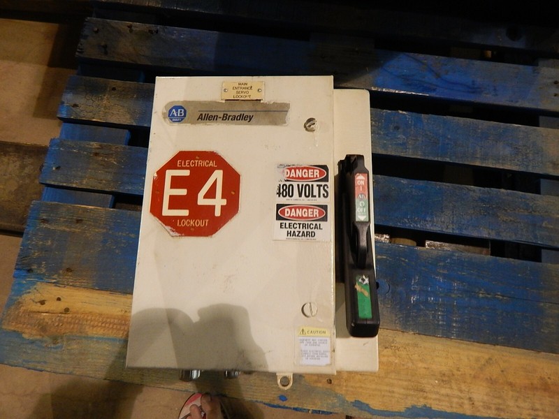 Allen Bradley 1494G-BF3N-421 AL-206 E4 Electrical Lockout Control Enclosure