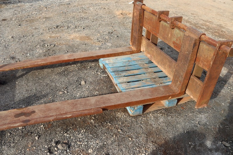 1988 JOHN DEERE 544-A WHEEL LOADER FORK LENGHT- 84" WIDTH 7" SPREAD 20" TO 57"