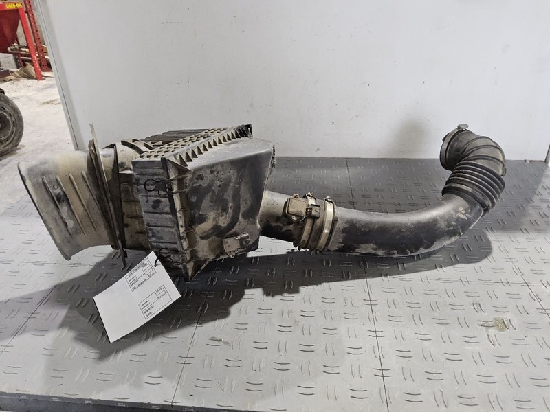 2016-2019 Nissan Titan XD Air Cleaner Intake Box Assembly 5.0L Diesel 8 Cylinder