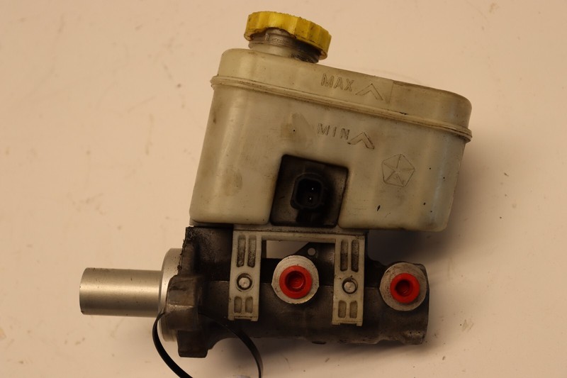 2007-2011 JEEP WRANGLER 4X4 A/T PPOWER BRAKE MASTER CYLINDER W/ TANK OEM