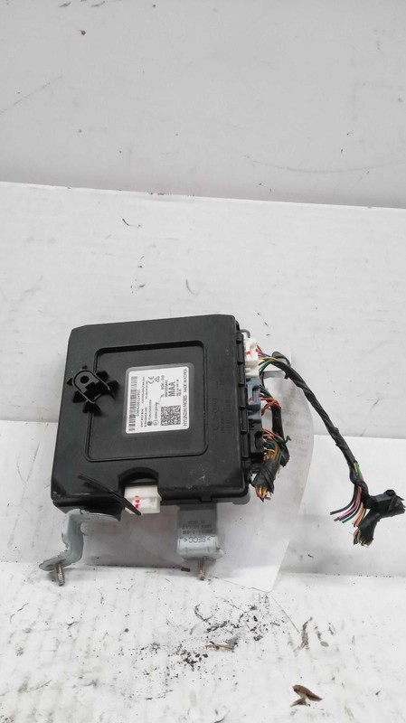 Used Body Control Module fits: 2019 Hyundai Tucson Body Control BCM RH dash US m
