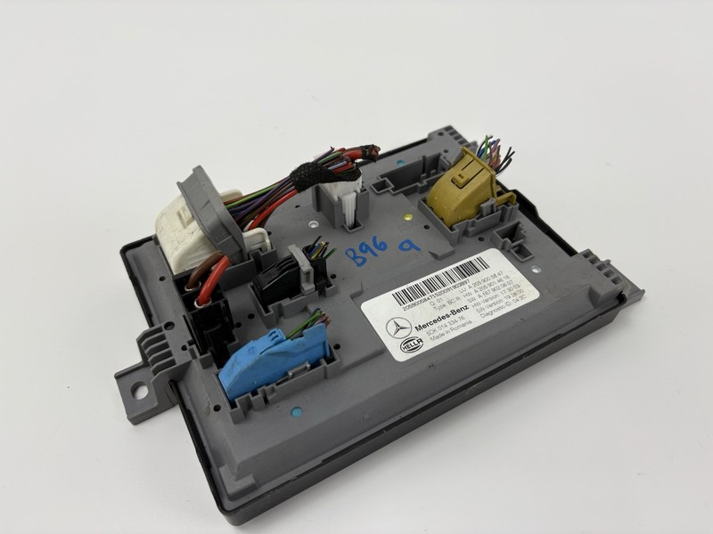 2019 2020 2021 MERCEDES C300 W205 REAR TRUNK SAM CONTROL MODULE UNIT A2059007037