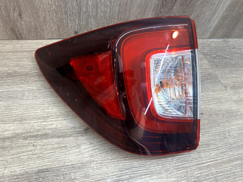 Honda 2020-22 Pilot/2022-23 Passport LH TAIL LIGHT ASSY OEM PART# 33550-TG7-A210