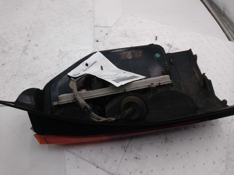 2002 GMC Envoy Left Tail Light Assembly Tan OEM 31012 260K Miles