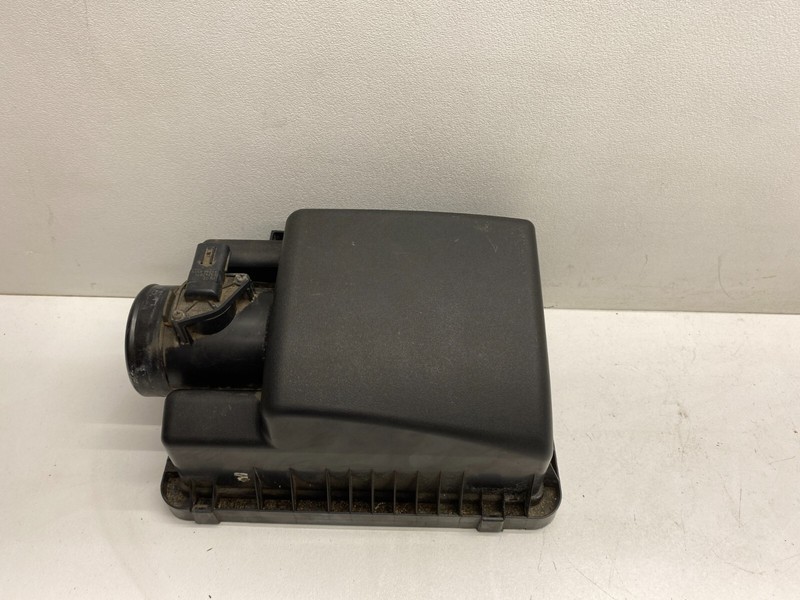 2014-2016 MAZDA 6 2.5L ENGINE AIR CLEANER BOX UPPER PORTION W/MAF SENSOR OEM