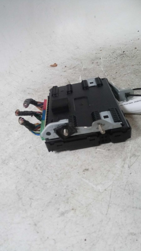 Used Body Control Module fits: 2018 Kia Stinger Body Control BCM RH dash ID 9540