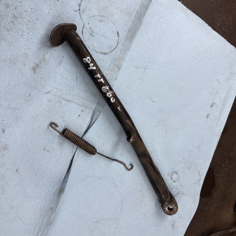 1984 Yamaha TT600TT 600 Rearwheel axle With Chain Adjusters Good
