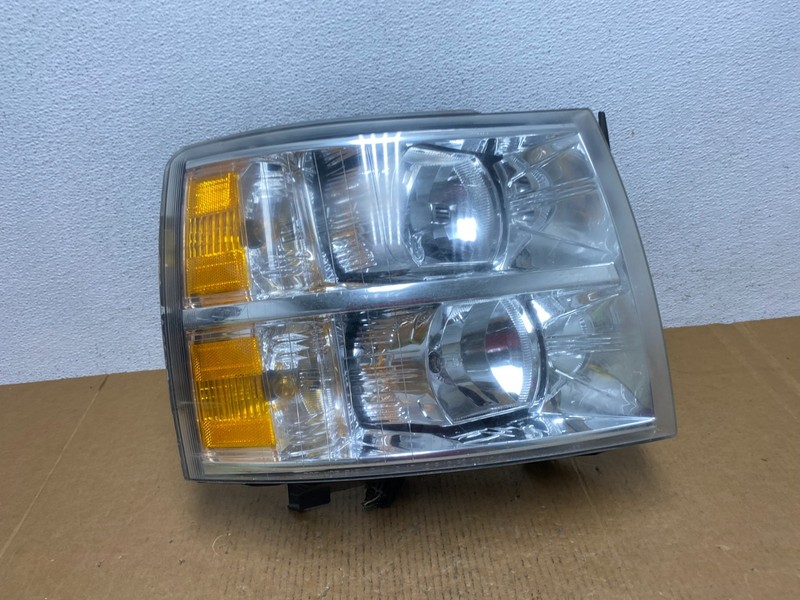 2007 to 2014 Chevrolet Silverado Right Passenger RH Side Headlight Oem AE0688 DW