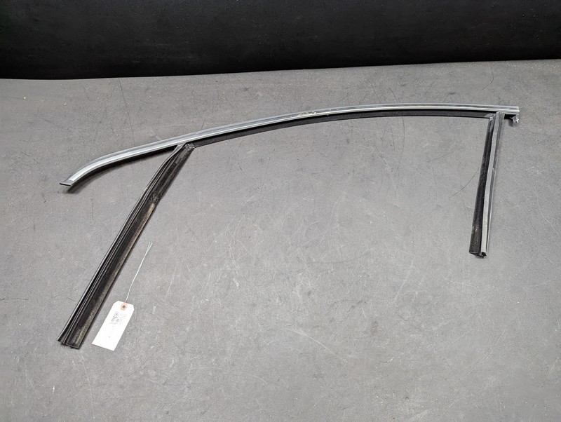 Front Left Door Window Glass Run Channel 2016 Volvo S60 31352547 2015 - 2018