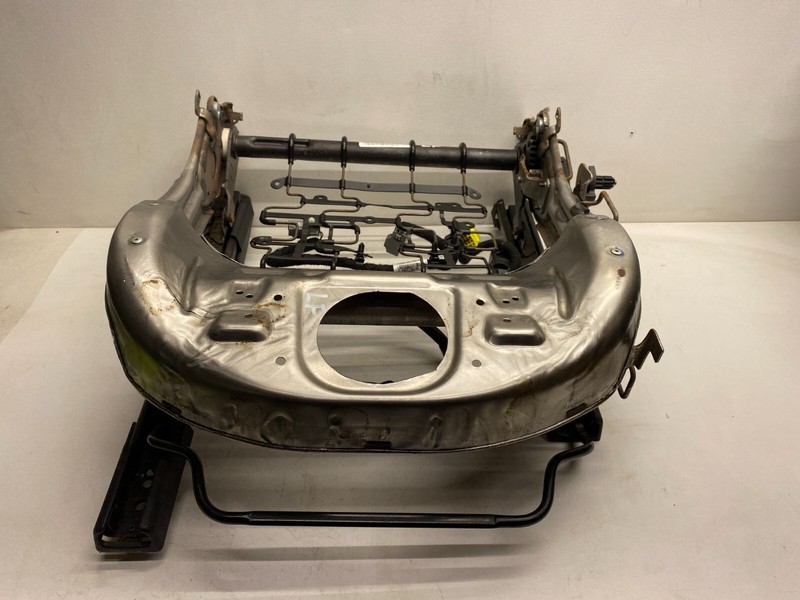2014-2018 JEEP CHEROKEE LEFT FRONT MANUAL SEAT TRACK OEM