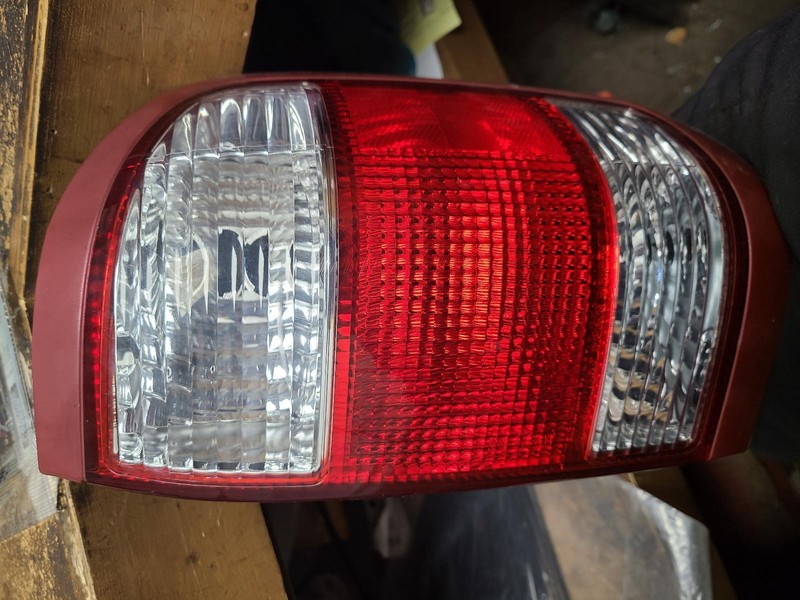 99-'04 NISSAN PATHFINDER Right passenger Taillight quarter mounted OEM
