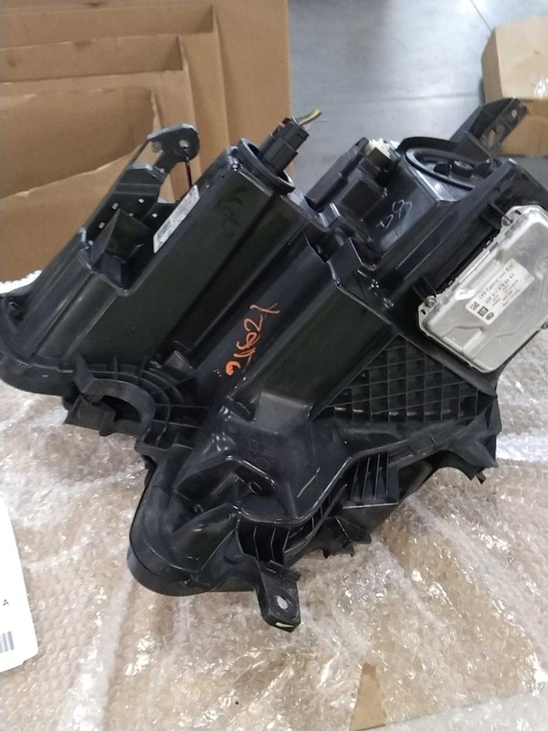 Used Right Headlight Assembly fits: 2019 Gmc Terrain LED opt T4L Right Grade B