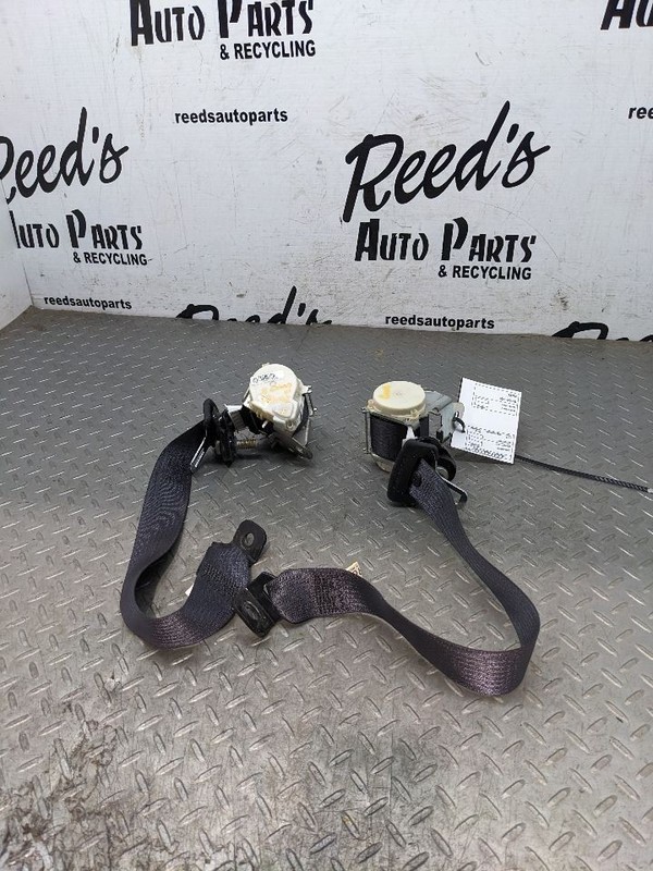 10-15 Camaro Coupe Black 2nd Row Rear Back Seat Seat Belt Set LH RH 1177825
