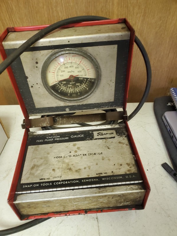 Snap On MT425 Vacuum Fuel Pump Pressure Gauge, In Case *FREE SHIPPING*