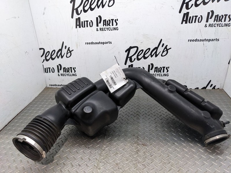2011 - 2013 Dodge Durango 3.6L Air Cleaner Intake Resonator1154647