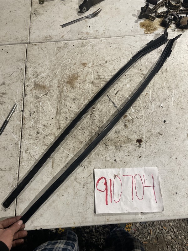 2006-2011 Cadillac DTS LH RH Windshield Molding Pair 15797597 15797596 OEM