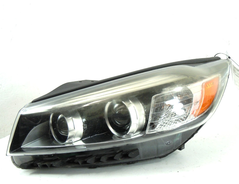 2016-2018 Kia Sorento Halogen Headlight Driver Left OEM