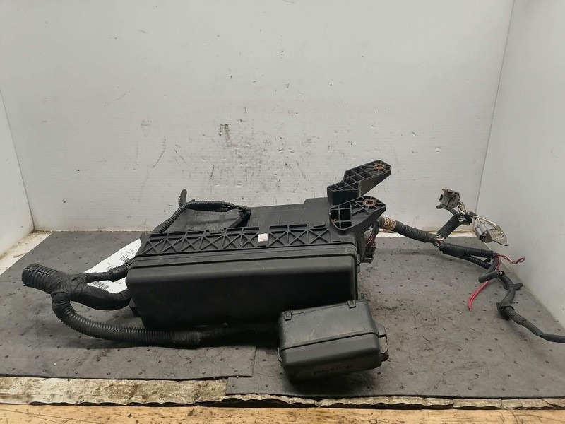 Fuse Box Engine VIN D 5th Digit Fits 04-07 HIGHLANDER 1572245