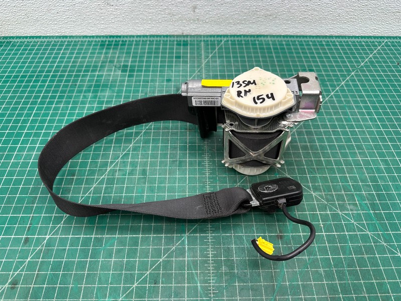 11-18 Smart Fortwo Electric FRONT RIGHT PASSENGER SIDE SEATBELT OEM