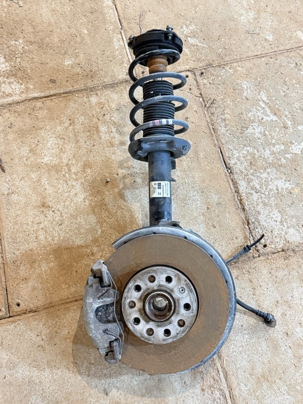 2013 Volkswagen Jetta TDI Front Left Driver Side Hub Knuckle Strut Brake Caliper