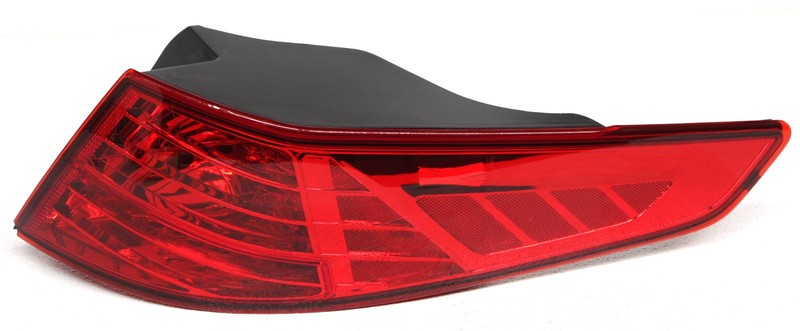 OEM Kia Optima LX & EX Outer Right Halogen Tail Lamp 92402-2T010 - Lens Chip