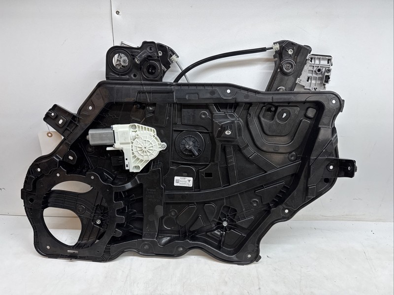Tesla Model Y Front Right Window Motor Regulator Assembly 1495509-00-C 7155 S1