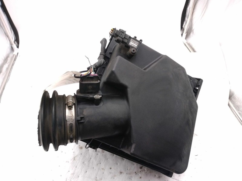 2011 Cadillac SRX Air Cleaner Assembly OEM 20897356 Black 3.0L V6 Used