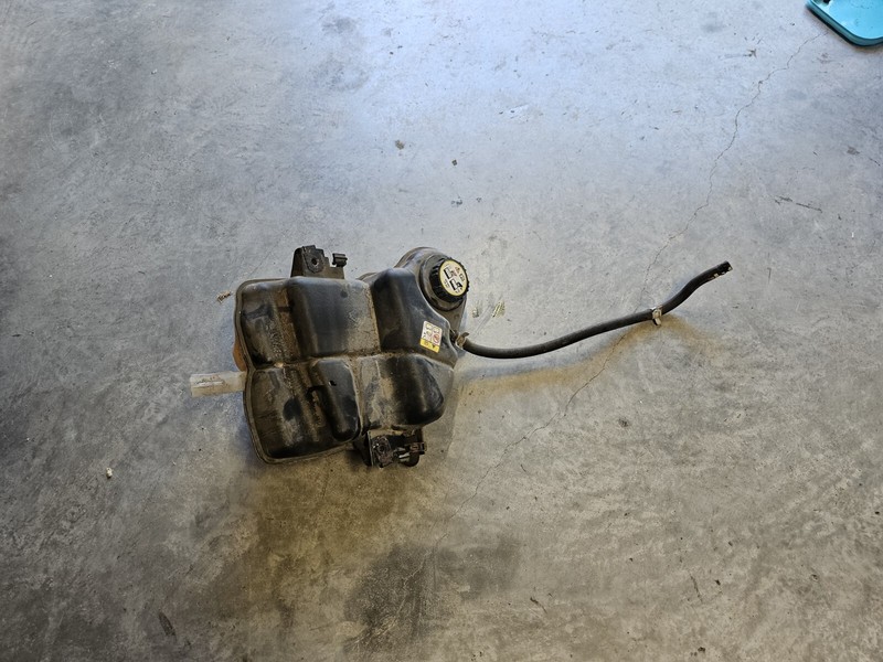 Used Engine Coolant Reservoir fits: 2004Ford f250sd pickupGrade A